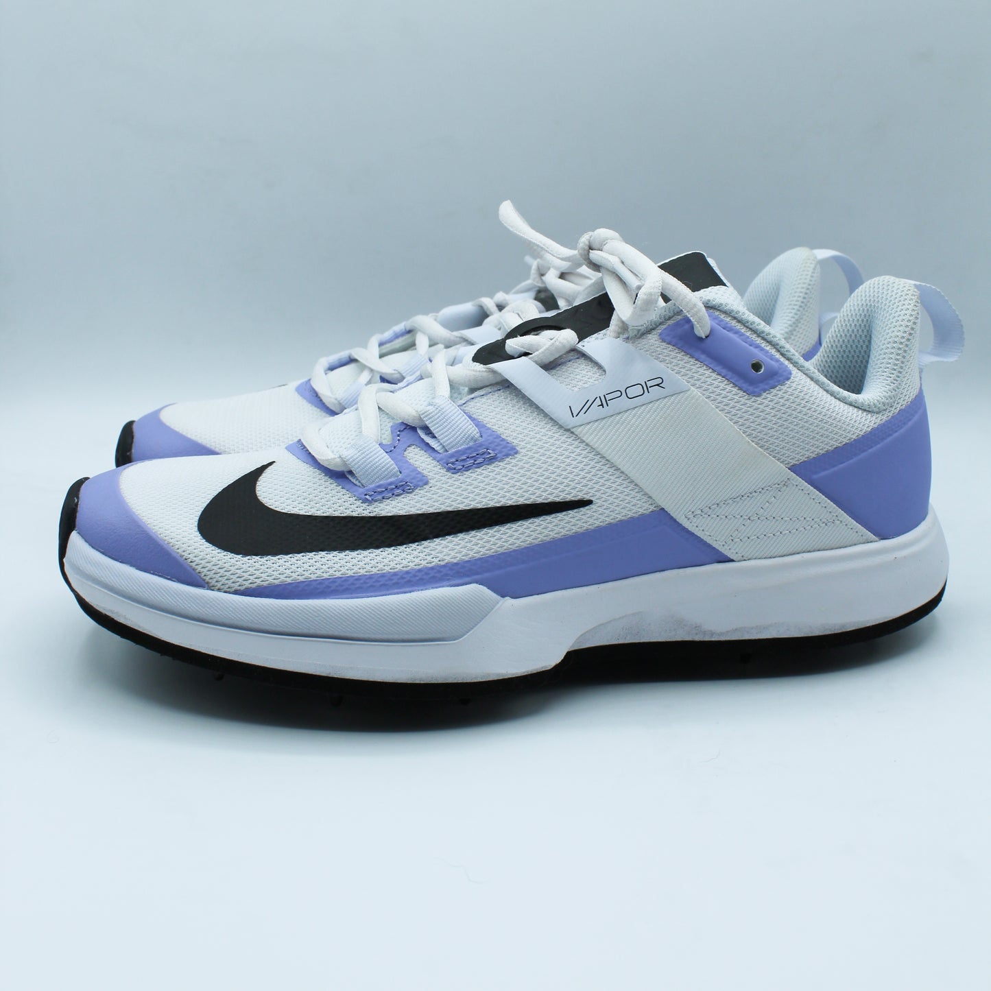 Pre-spiked NikeCourt Vapor Lite